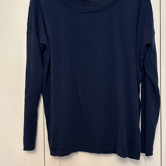 Ladies Banana Republic Long Sleeve T - Picture 2 of 9